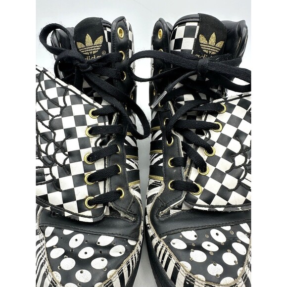 Athletic_Shoes